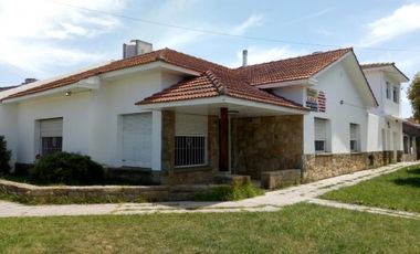 chalet 4 amb. + depto 2 + dep. amb. 11 de sept.7500