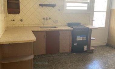 chalet 4 amb. + depto 2 + dep. amb. 11 de sept.7500