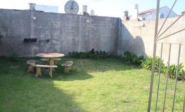 CASA 3 AMBIENTES CON COCHERA, PARQUE, MAS DEPARTAMENTO DE 2 AMBIENTES, APTO CREDITO