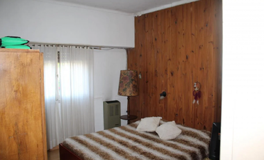 CASA 3 AMBIENTES CON COCHERA, PARQUE, MAS DEPARTAMENTO DE 2 AMBIENTES, APTO CREDITO