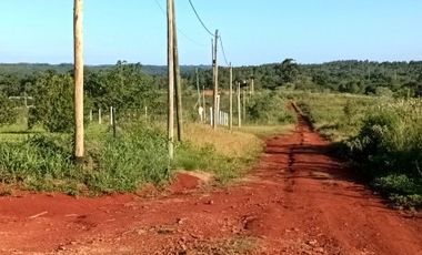 Gran terreno en esquina nivelado, parquizado y cercado