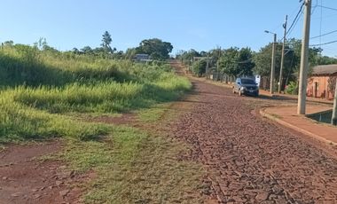 Gran terreno en esquina empedrado