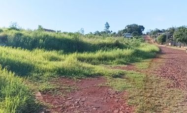 Gran terreno en esquina empedrado