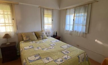 Chalet cuatro ambientes con parque y garage, desarrollado en planta baja. Bo Lomas de Golf