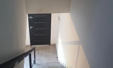 Venta - Duplex con Dos Cocheras, Excelente Zona