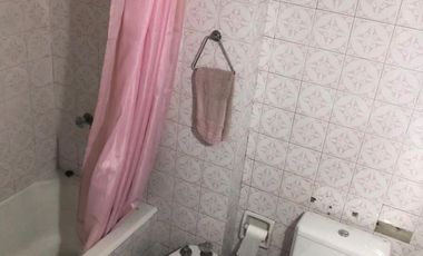 Gran casa 4 amb con cochera, patio y jardin, APTA CREDITO. Ubicada en Chimento 230 Lomas de Zamora