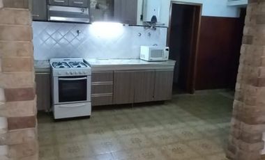 VENTA DE CASA EN ESQUINA CON TERRAZA, PATIO Y GARAJE + DTO 2 AM A TERMINAR. SE FINANCIA ! CONSULTE