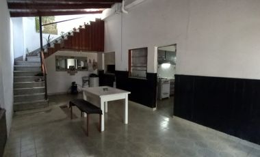 VENTA DE CASA EN ESQUINA CON TERRAZA, PATIO Y GARAJE + DTO 2 AM A TERMINAR. SE FINANCIA ! CONSULTE