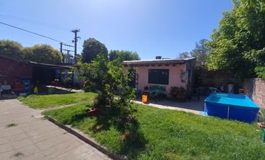 Casa tipo chalet 4 ambientes con local a la calle