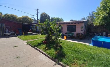 Casa tipo chalet 4 ambientes con local a la calle