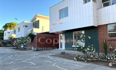 Casa en Venta en Costado Colegio Almenar