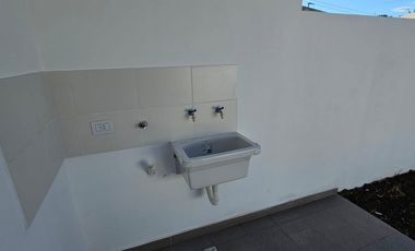 SE VENDE CASA A ESTRENAR ZONA M DAVID Y GARRIGO