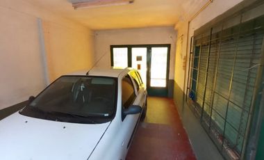 EXCELENTE PROPIEDAD SOBRE AVENIDA. RETASADA