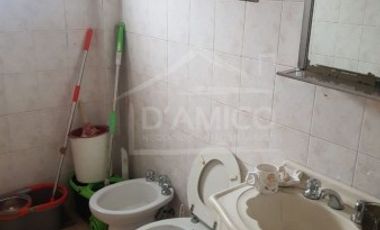 Venta de Local Comercial Con Cochera y Oficina en Castelar