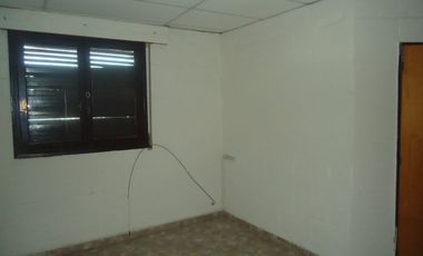 Villa Adela a dos cuadras de ruta 20.- DEPARTAMENTO PLANT ALTA CON INGRESO COMPARTIDO.-