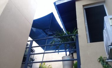 Venta de Casa al fondo Mas 2 Departamentos al frente en Moreno- Permuta