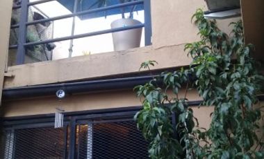 Venta de Casa al fondo Mas 2 Departamentos al frente en Moreno- Permuta