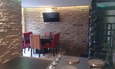 Venta de Casa al fondo Mas 2 Departamentos al frente en Moreno- Permuta