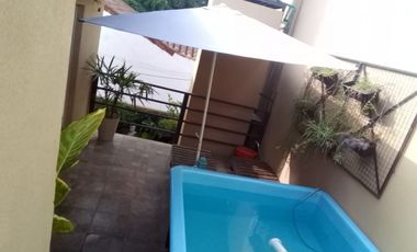 Venta de Casa al fondo Mas 2 Departamentos al frente en Moreno- Permuta