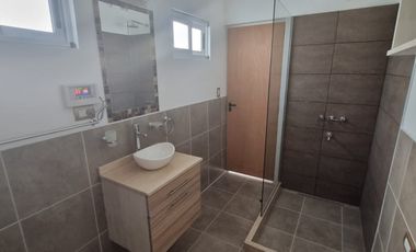 SE VENDE CASA ZONA AMANECERES DEL SEMINARIO A ESTRENAR