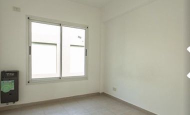 VENTA-DUPLEX 3 AMBIENTES CON PATIO Y COCHERA