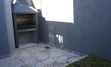 VENTA-DUPLEX 3 AMBIENTES CON PATIO Y COCHERA
