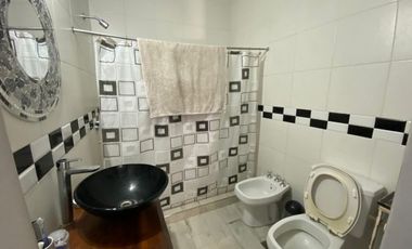 SE VENDE CASA CON GALPON ZONA PARQUE GAZZANO