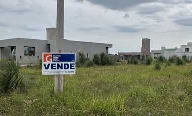 LOTE EN ESQUINA EN HERMOSA ZONA RESIDENCIAL QUINTAS CON GAS NATURAL