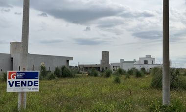 LOTE EN ESQUINA EN HERMOSA ZONA RESIDENCIAL QUINTAS CON GAS NATURAL