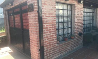 CHALET 5 ambientes c/GGE, entrada para autos y PARQUE