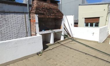 J P Lopez 900. A 6 cuadras de la Av Almirante Brown