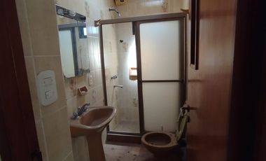 J P Lopez 900. A 6 cuadras de la Av Almirante Brown