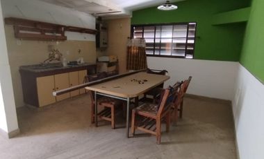 J P Lopez 900. A 6 cuadras de la Av Almirante Brown