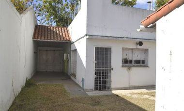 MONTE GRANDE - Chalet en excelente ubicacion