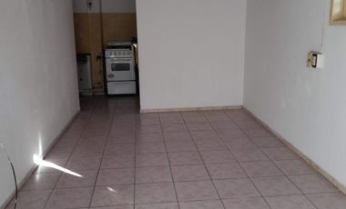 BÂ° VILLA ADELA: ALQUILO DEPTO DE 1 DORMITORIO, CON PATIO