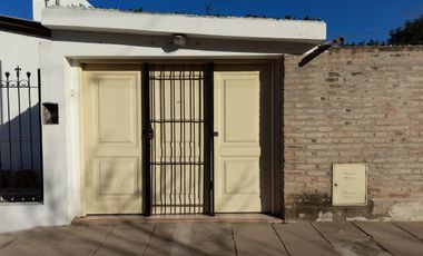 BÂ° VILLA ADELA: ALQUILO DEPTO DE 1 DORMITORIO, CON PATIO