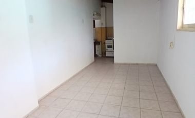 BÂ° VILLA ADELA: ALQUILO DEPTO DE 1 DORMITORIO, CON PATIO