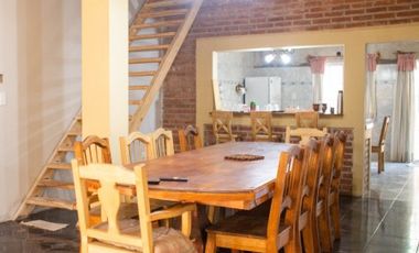 Larrea 1694 esquina Castelli, a solo 100 mts de Ruta 205 - CaÃ±uelas-Casa en venta