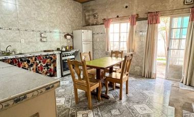 Larrea 1694 esquina Castelli, a solo 100 mts de Ruta 205 - CaÃ±uelas-Casa en venta