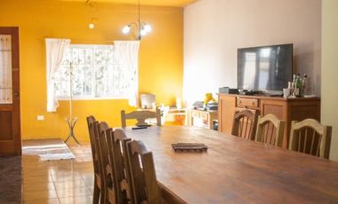 Larrea 1694 esquina Castelli, a solo 100 mts de Ruta 205 - CaÃ±uelas-Casa en venta