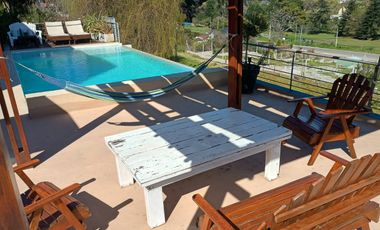 CASA MODERNA CON PILETA EN SIERRAS DE LOS PADRES