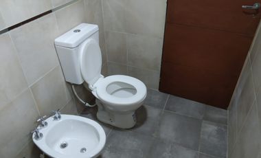 PARQUE CAPITAL, MEJOR ZONA.- DUPLEX INTERNO CON INGRESO COMPARTIDO.-