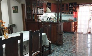 CASA 3 HAB. CON IMPORTANTE LOCAL GONZALEZ CATAN