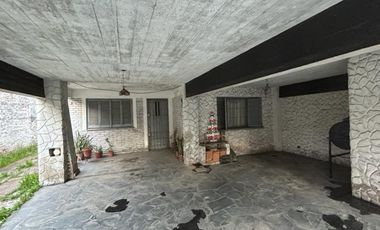 Venta Casa multifamiliar. Amplio lote