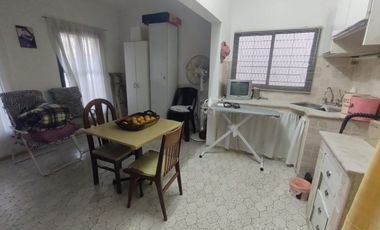 Casa sobre Av. Moreno