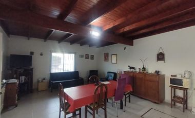 Casa sobre Av. Moreno