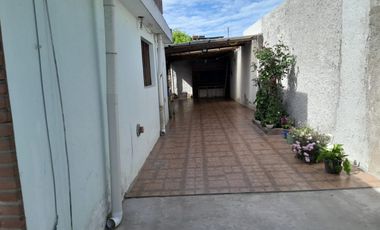 CASA MAS DEPARTAMENTO. ZONA ITUZAINGO Y TANDIL