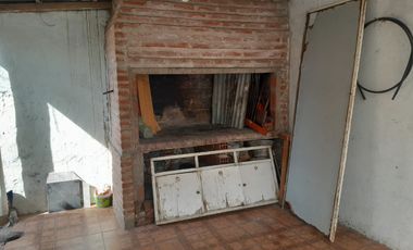 CASA MAS DEPARTAMENTO. ZONA ITUZAINGO Y TANDIL