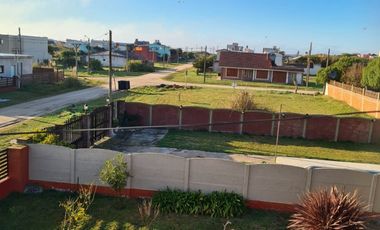 Mar de Cobo chalet 3 ambientes gran parque