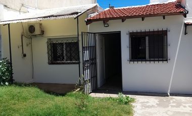 VENTA - CASA 2 AMBIENTES